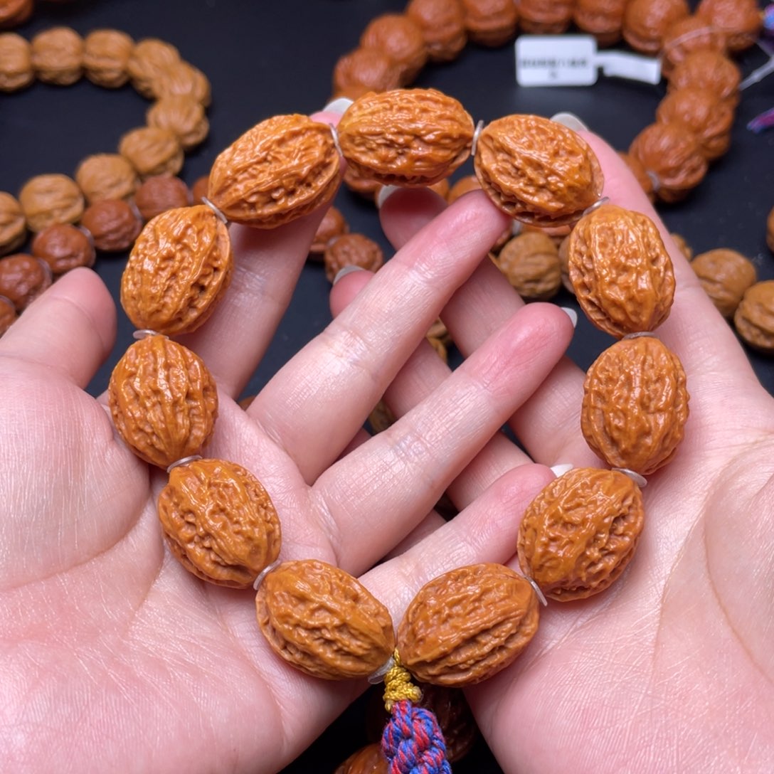 文玩核桃手串麒麟八棱小枣手持