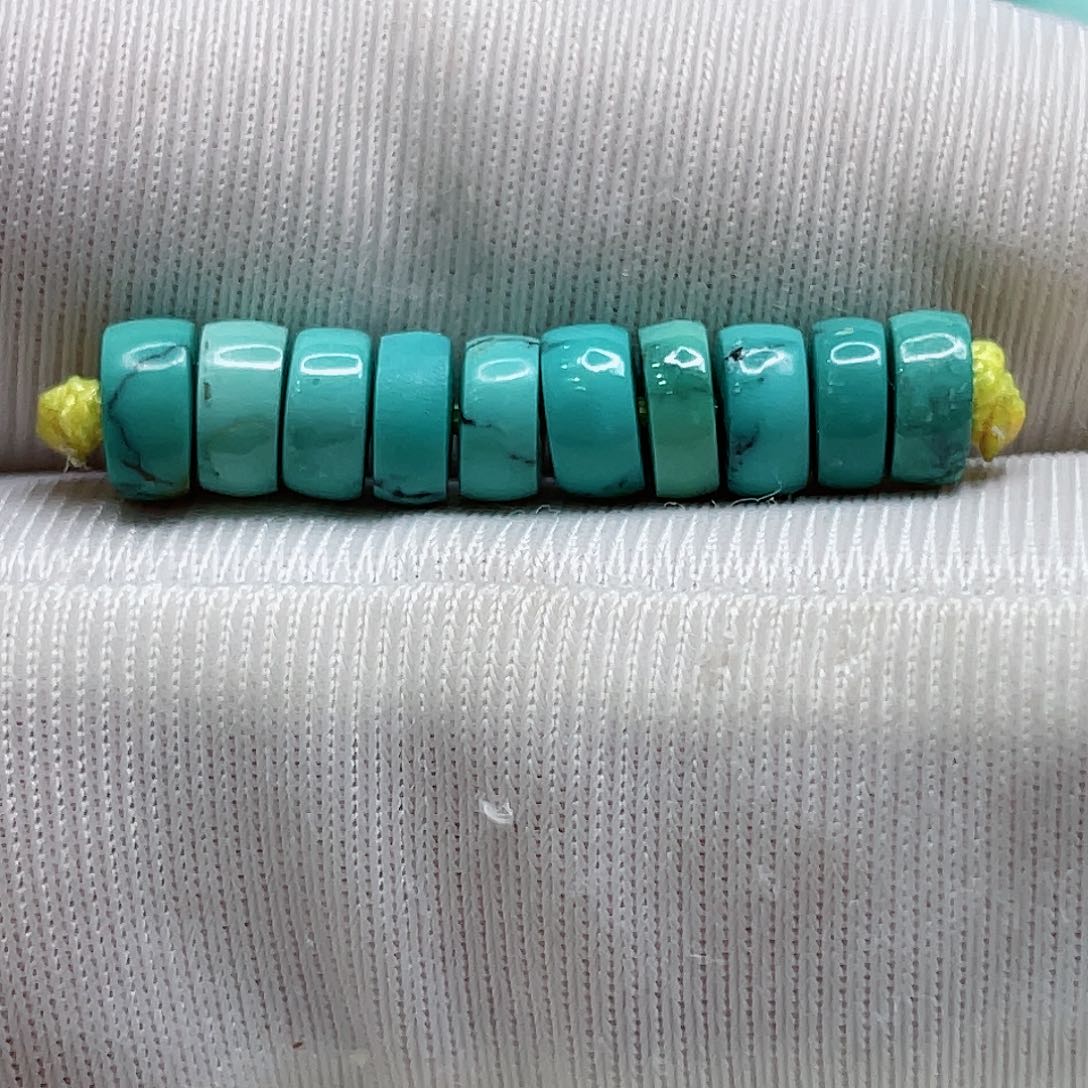 绿松石颈饰未镶嵌