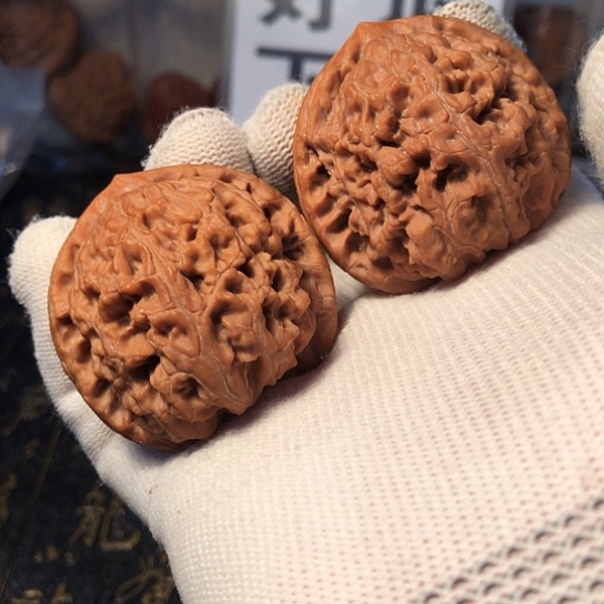 万***成文玩核桃把件水龙纹43mm