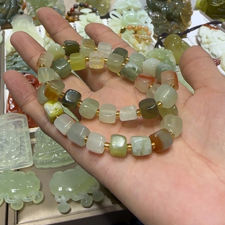 蛇纹石玉吊坠未镶嵌