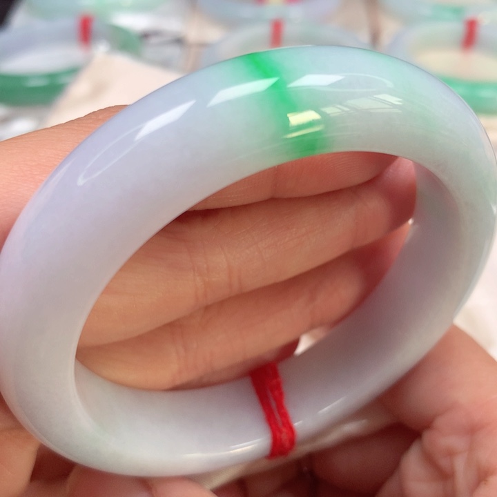 翡翠手镯未镶嵌粉紫底阳绿45号