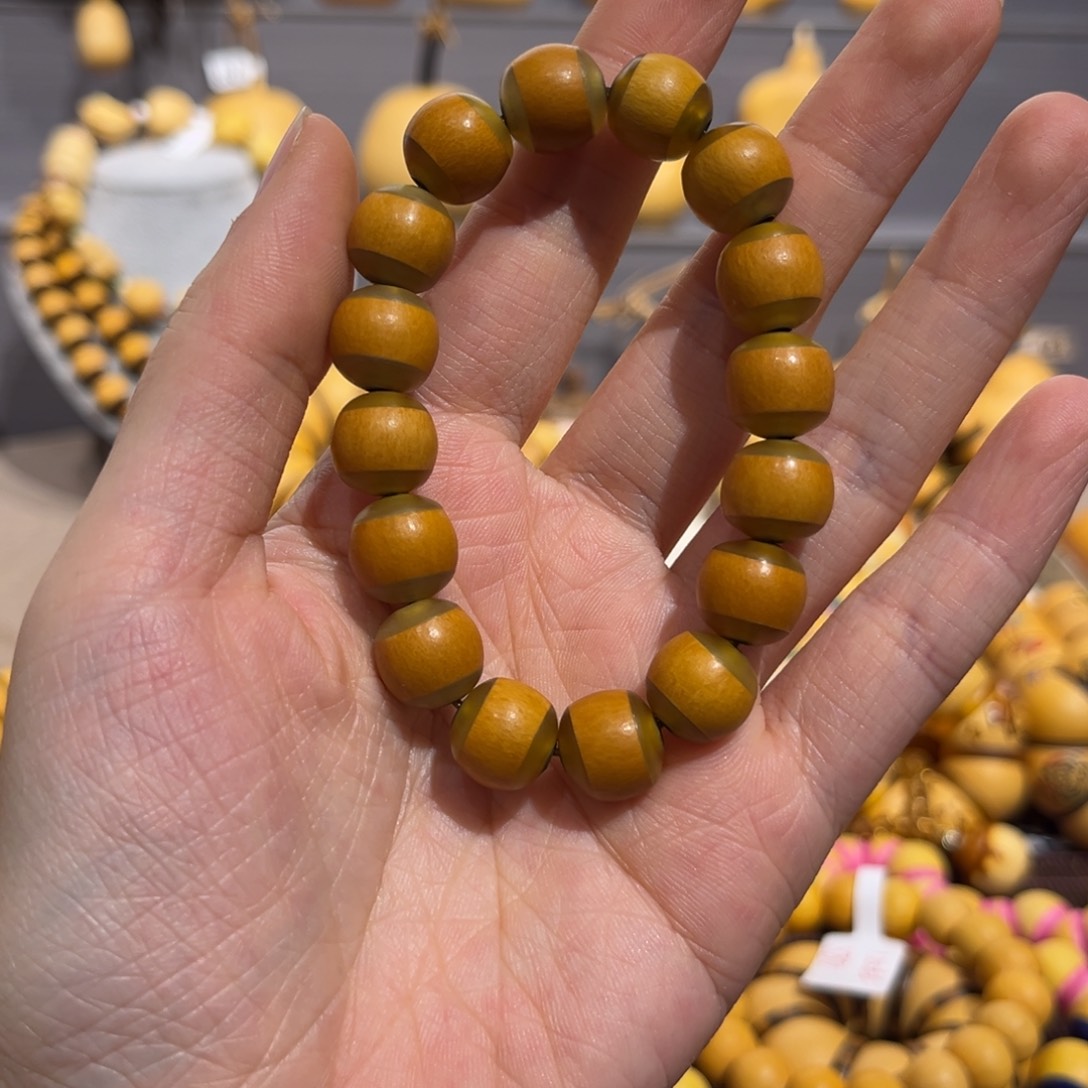 白***黎手串。             