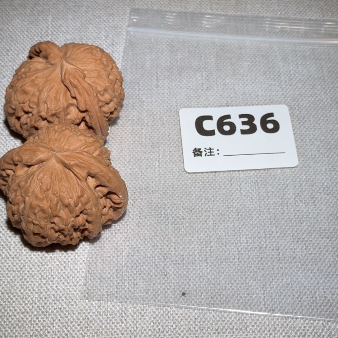 文玩核桃吊坠白狮子636