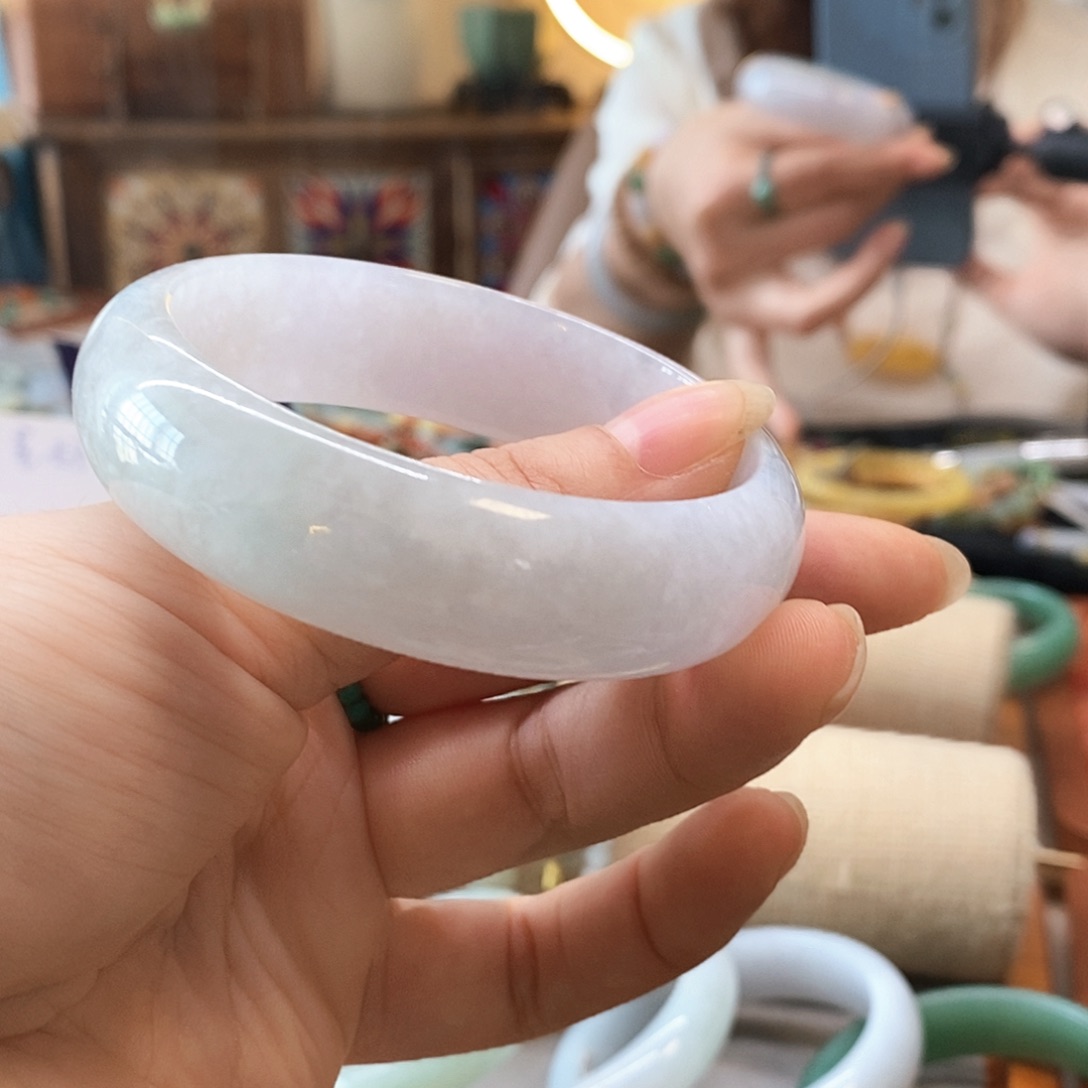 翡翠手镯未镶嵌馨**具翡翠手镯