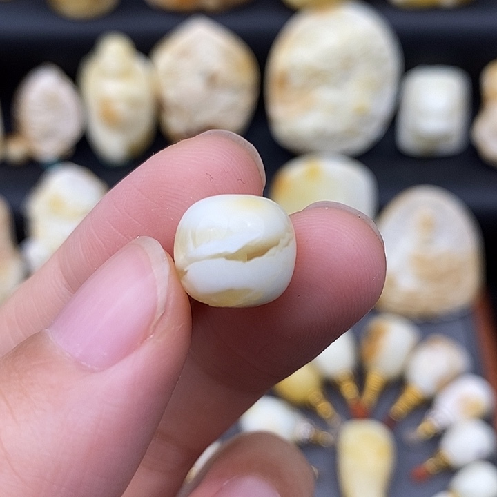 未镶嵌琥珀裸石12金瓷白b459