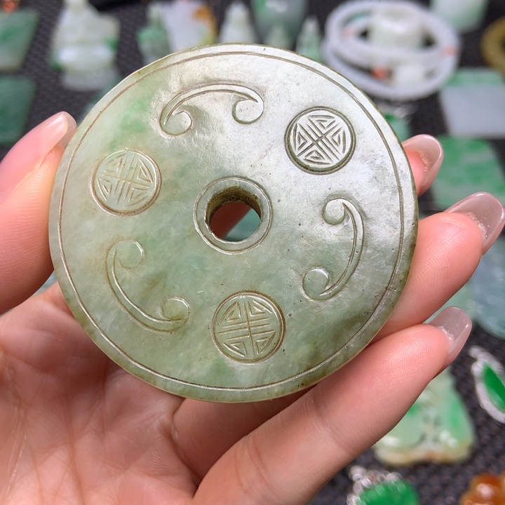 翡翠挂件未镶嵌……
