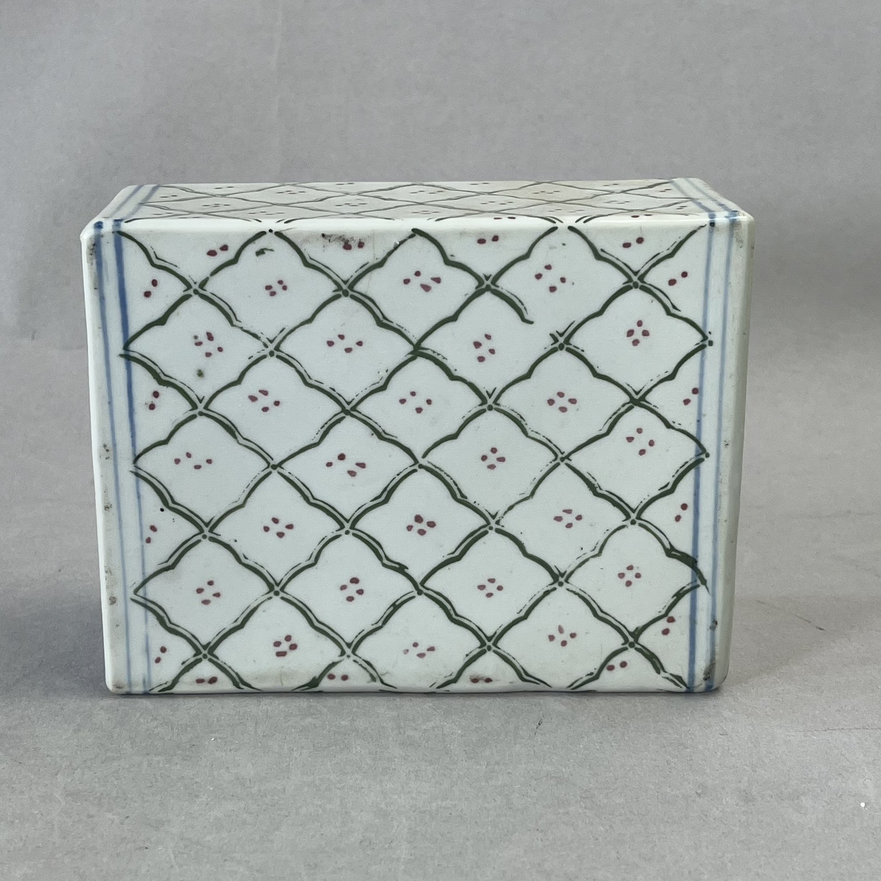 25070177民国格纹花纹瓷枕 长14.1cm A2318