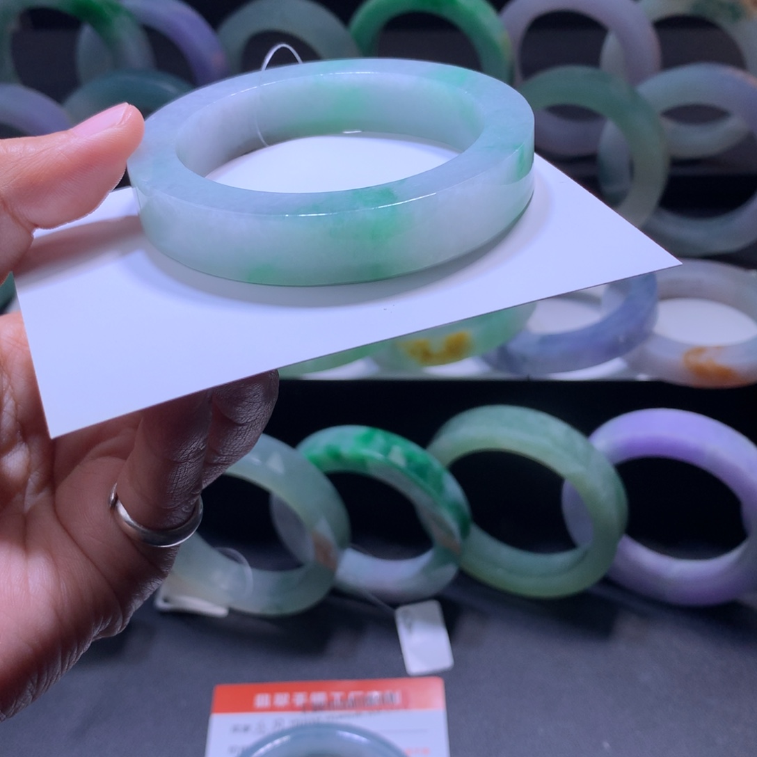 定制翡翠未镶嵌翡翠手镯