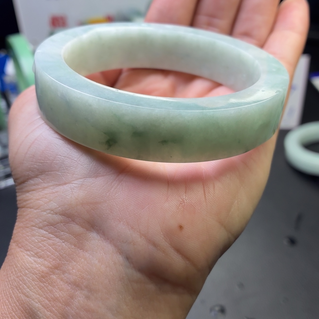 定制翡翠未镶嵌捡漏的大圈冰润飘花