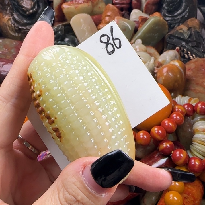透闪石质玉未镶嵌珠宝奇石