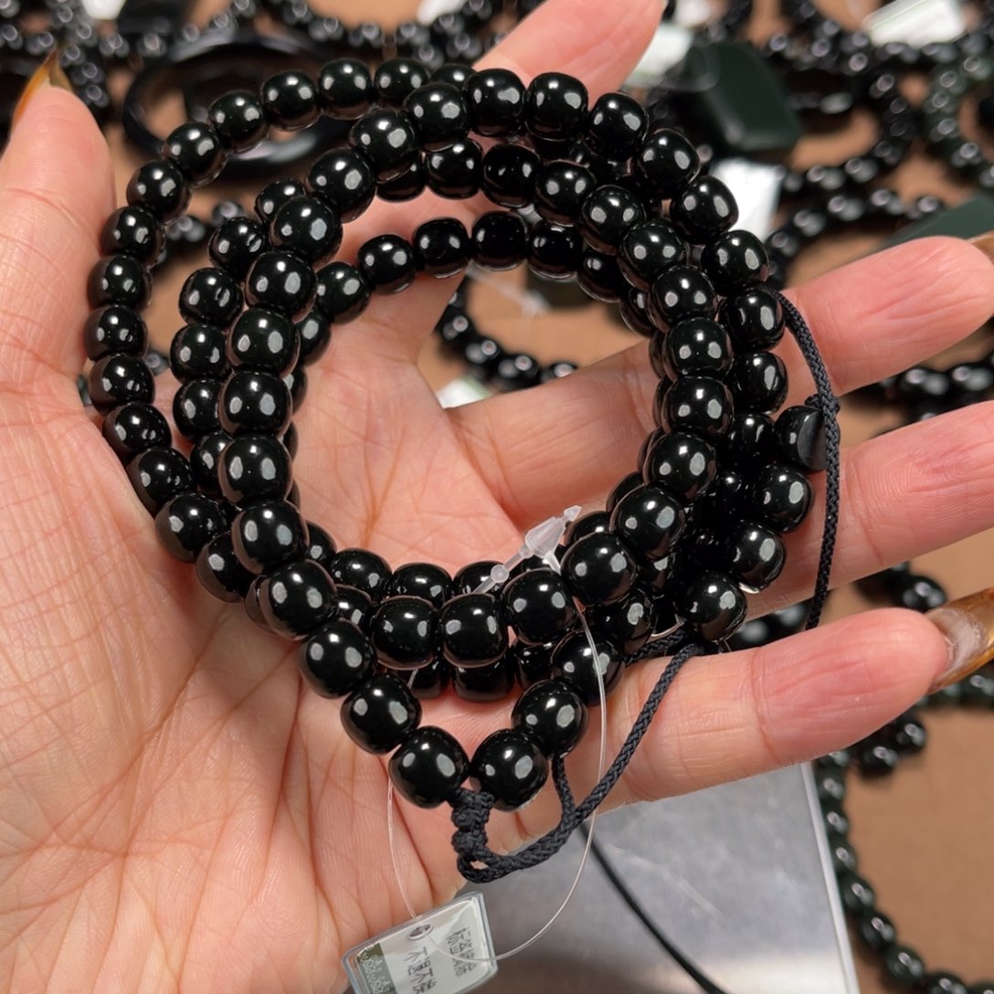 翱***鹰和田玉未镶嵌手串