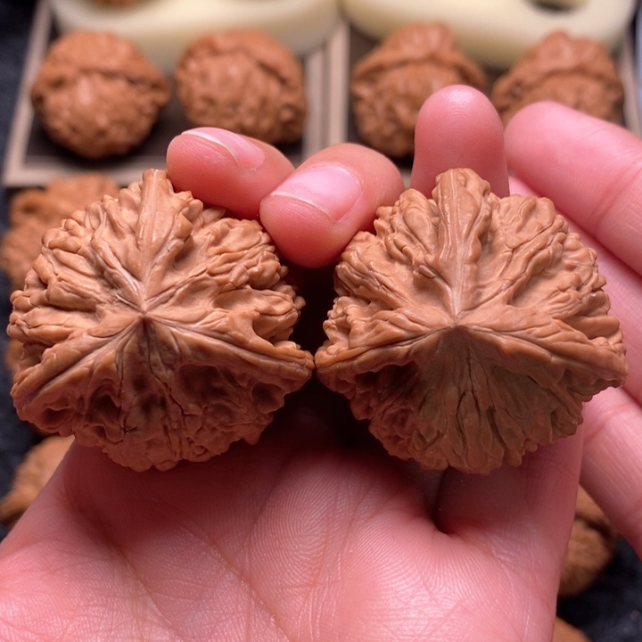 文玩核桃把件精品三棱38