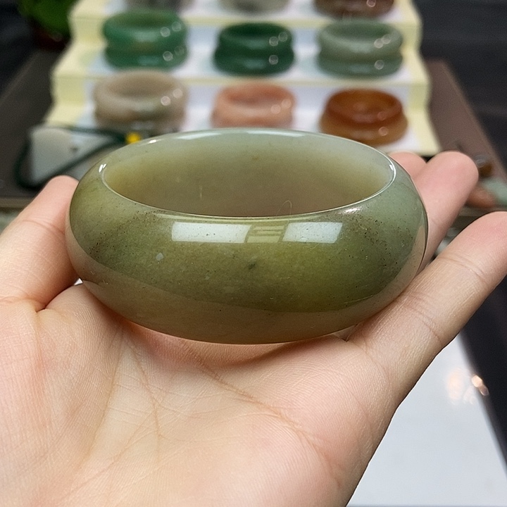 石英质玉手镯未镶嵌