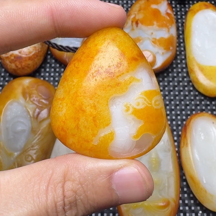 和田玉颈饰未镶嵌