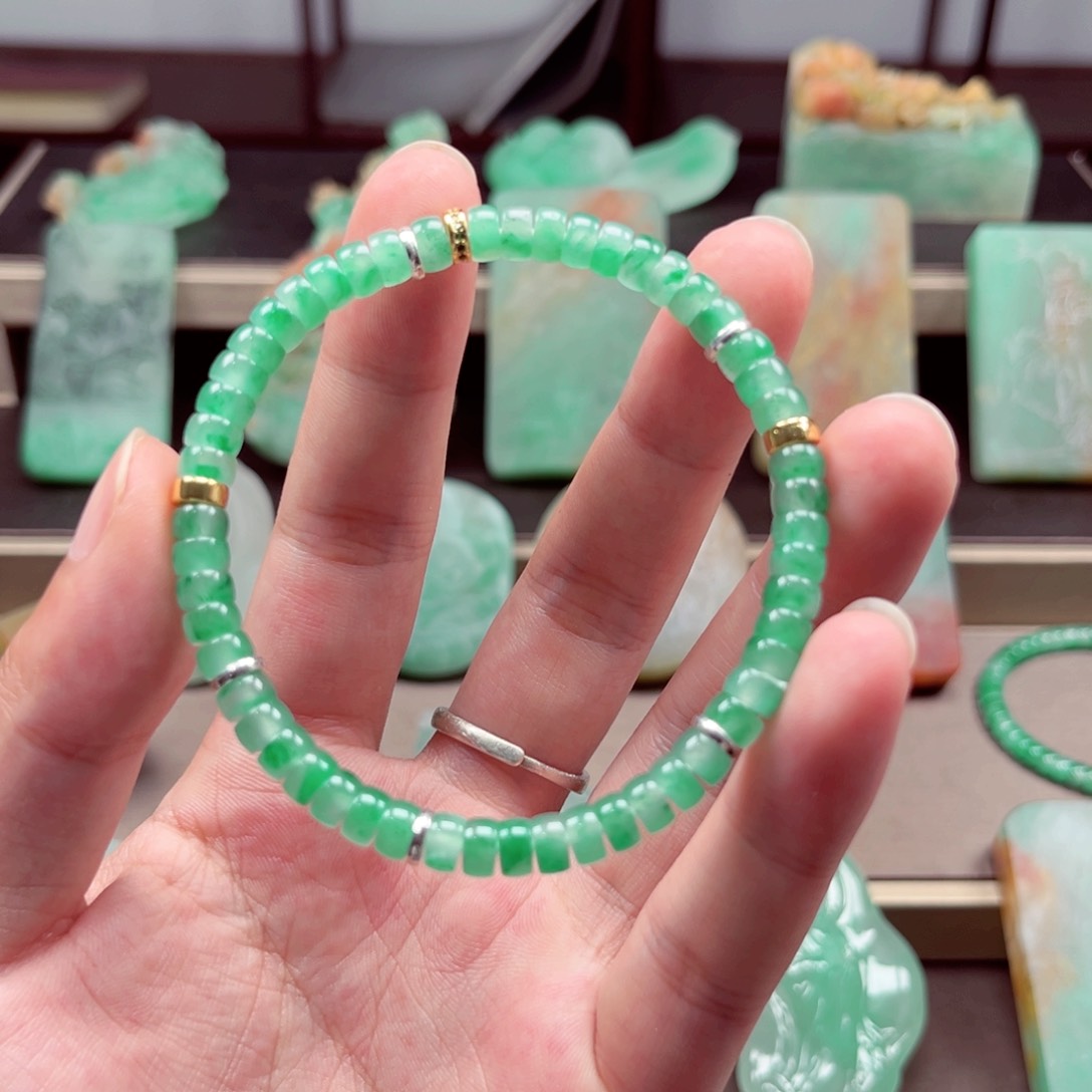 颈饰未镶嵌石英质玉