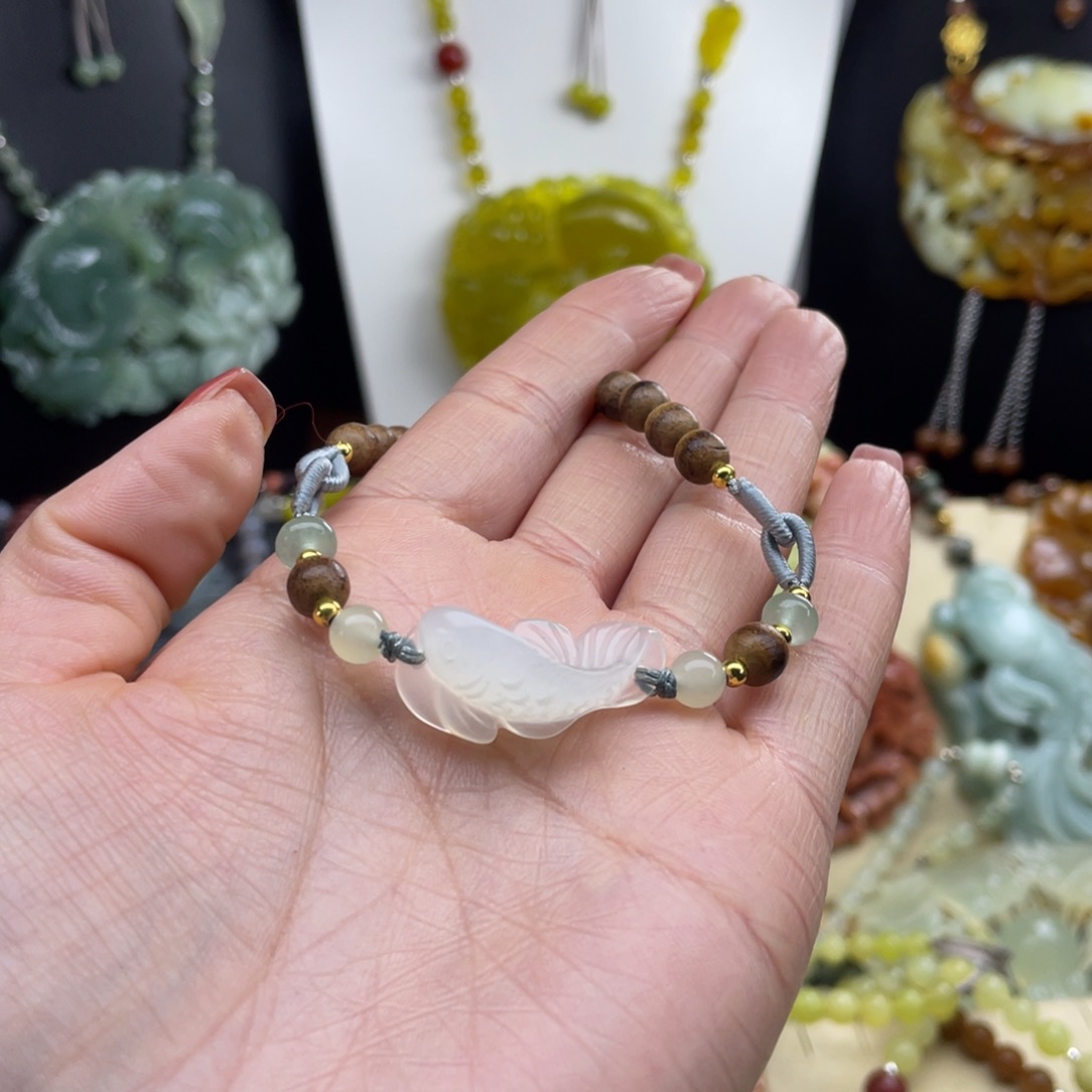 未镶嵌蛇纹石玉颈饰