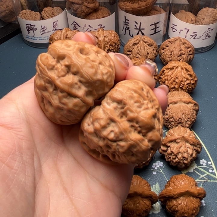 文玩核桃把件40×42四开背蛤蟆头