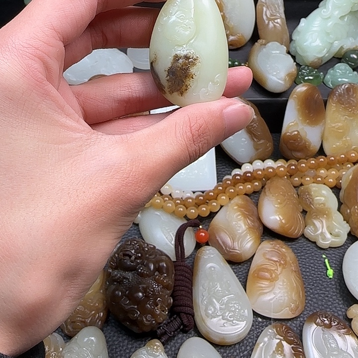 和田玉未镶嵌颈饰