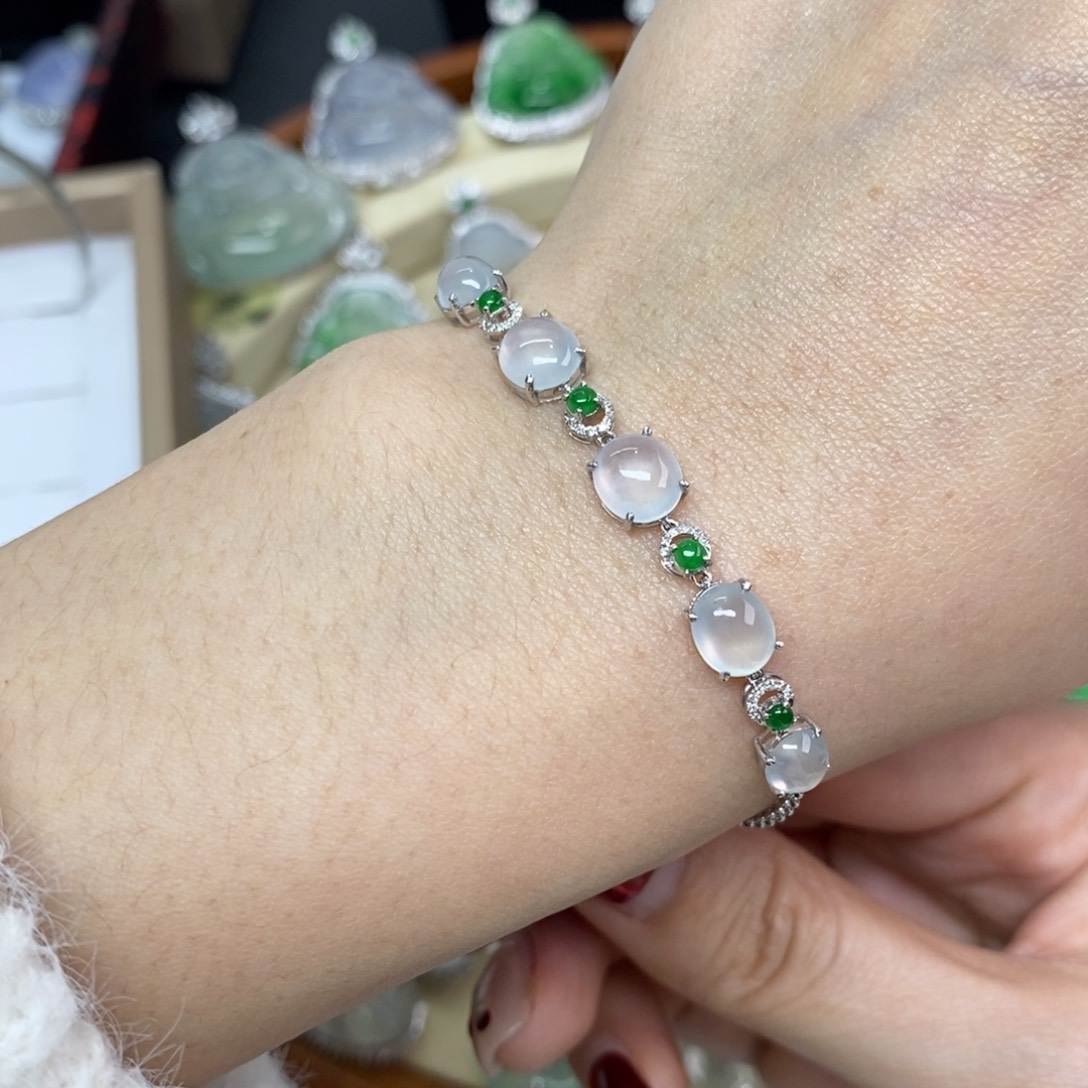 翡翠颈饰18K金镶嵌A货翡翠