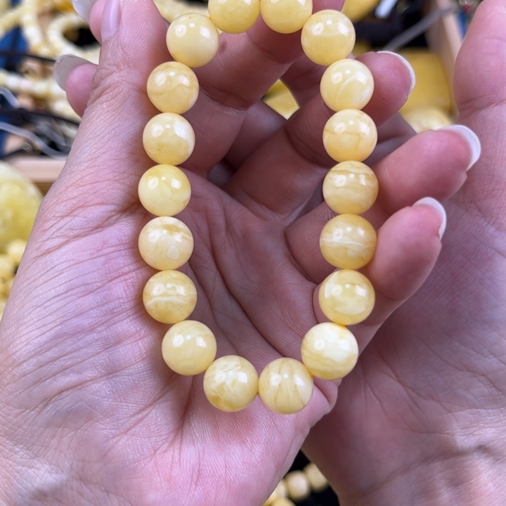 未镶嵌琥珀珠宝奇石琥珀。