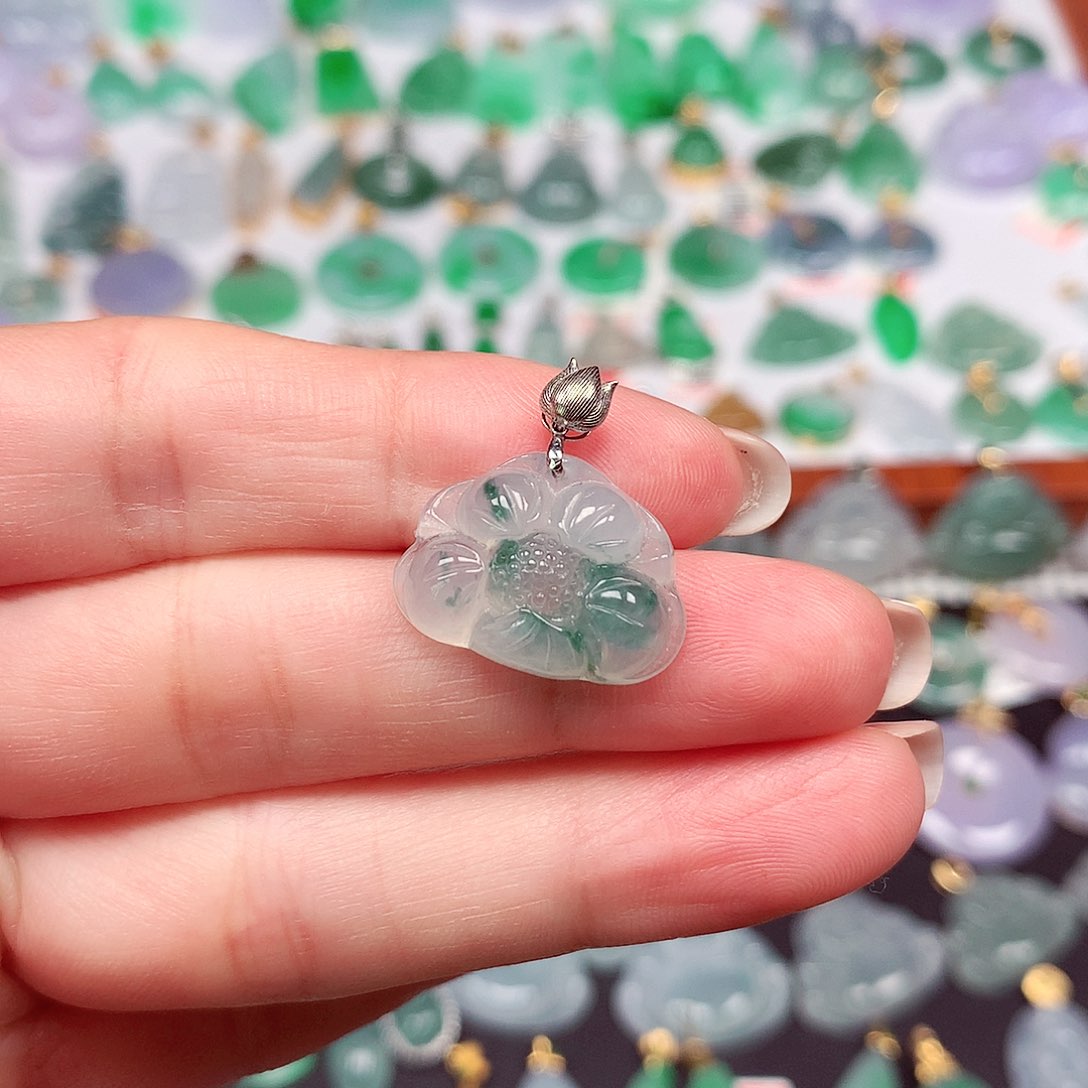 翡翠颈饰18K金镶嵌天然翡翠A货