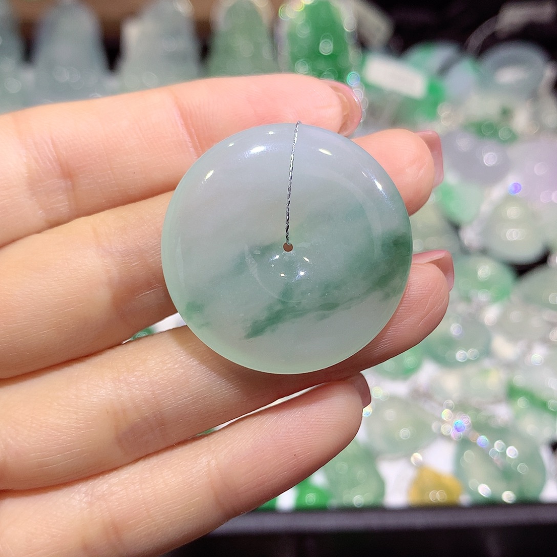 翡翠未镶嵌颈饰扣