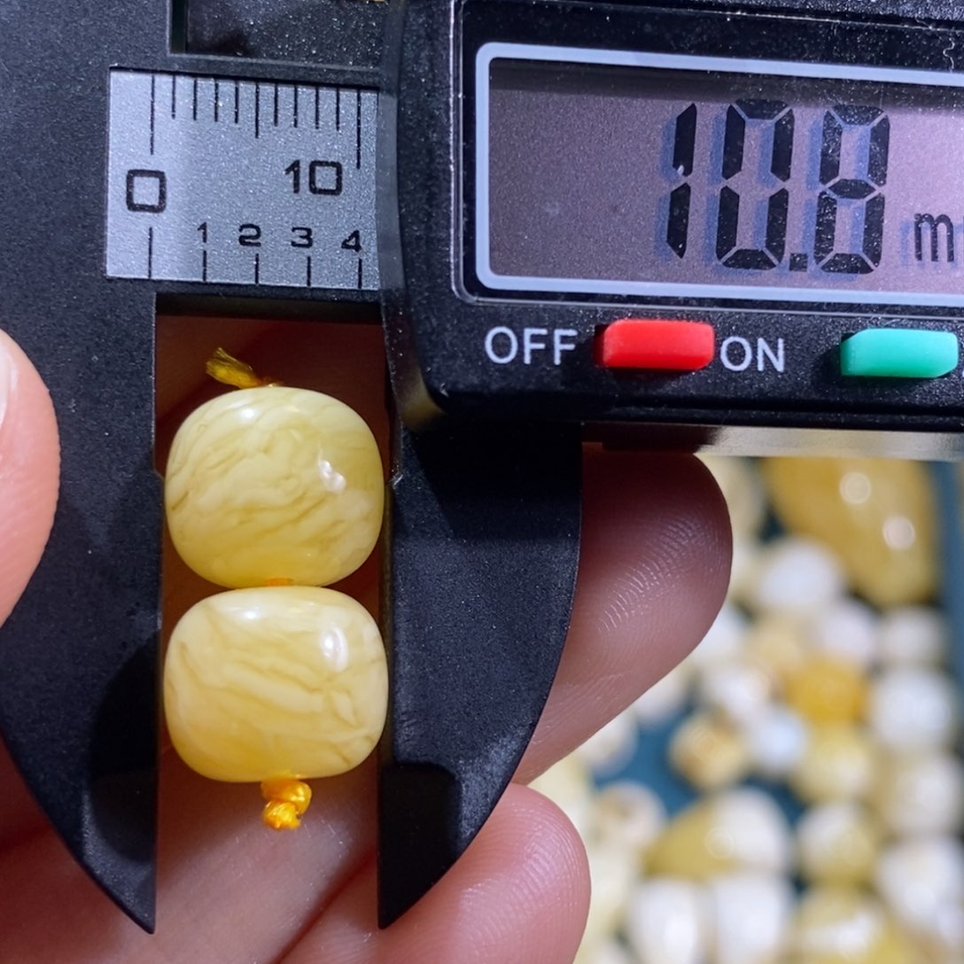 蜜蜡裸石未镶嵌配饰