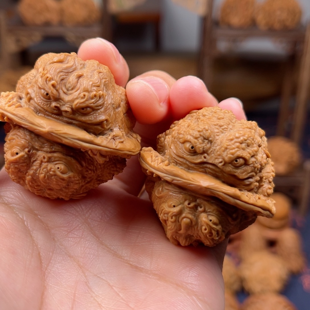 核桃把件半*.貔貅金蟾新