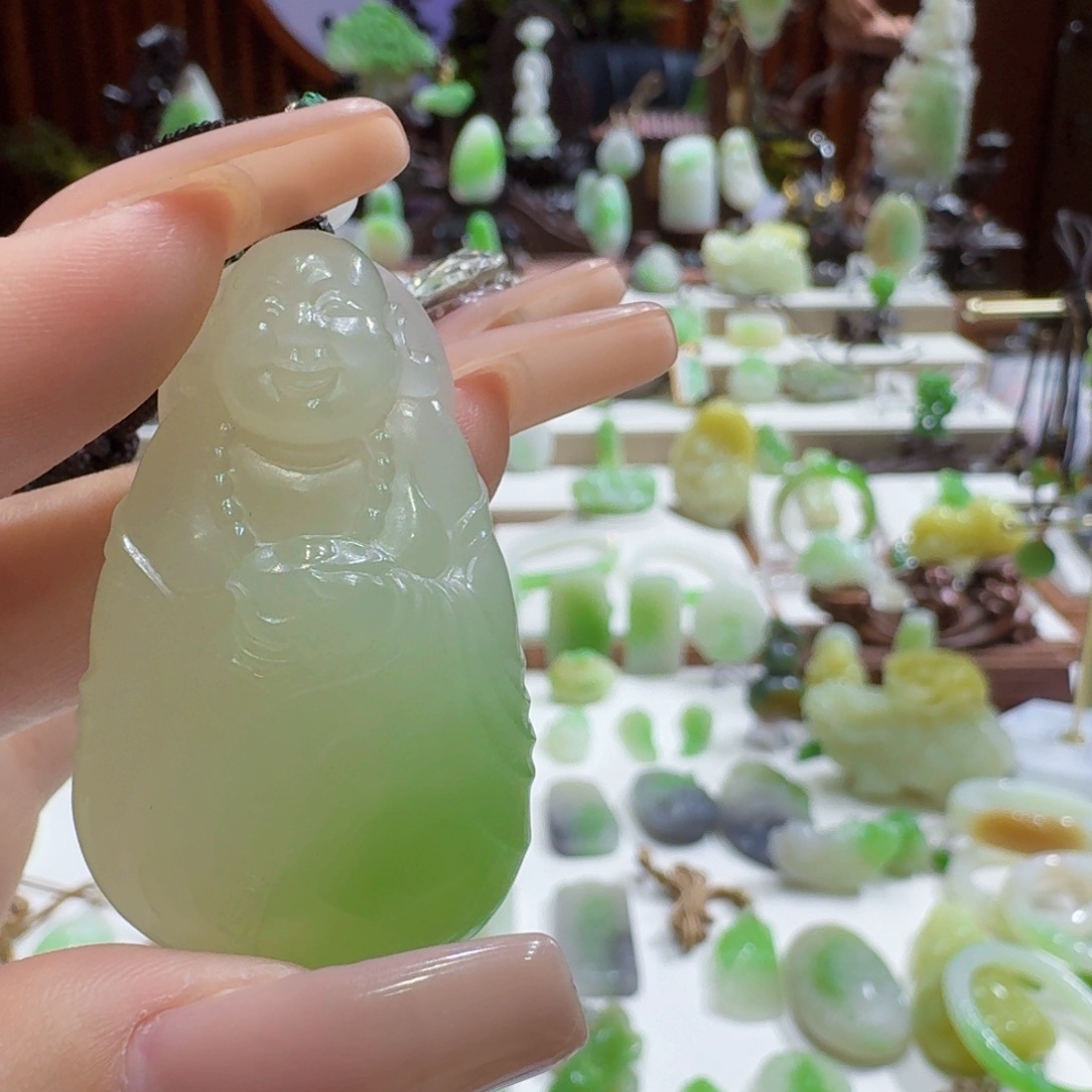和田玉（翠青玉）未镶嵌颈饰翠青元宝佛