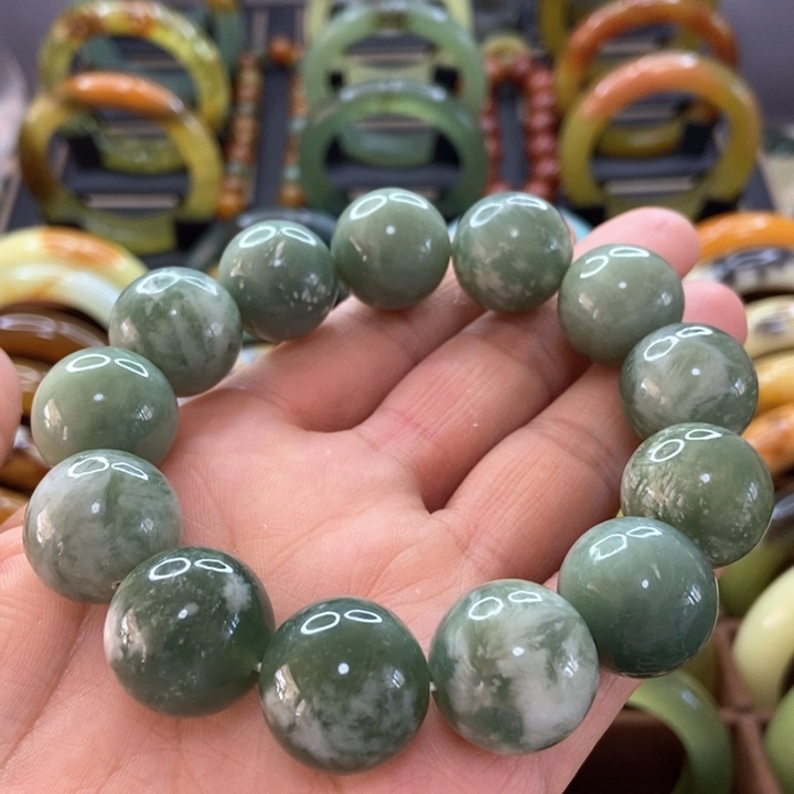 蛇纹石玉手镯未镶嵌