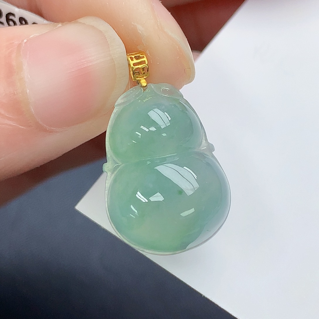 颈饰18K金镶嵌翡翠