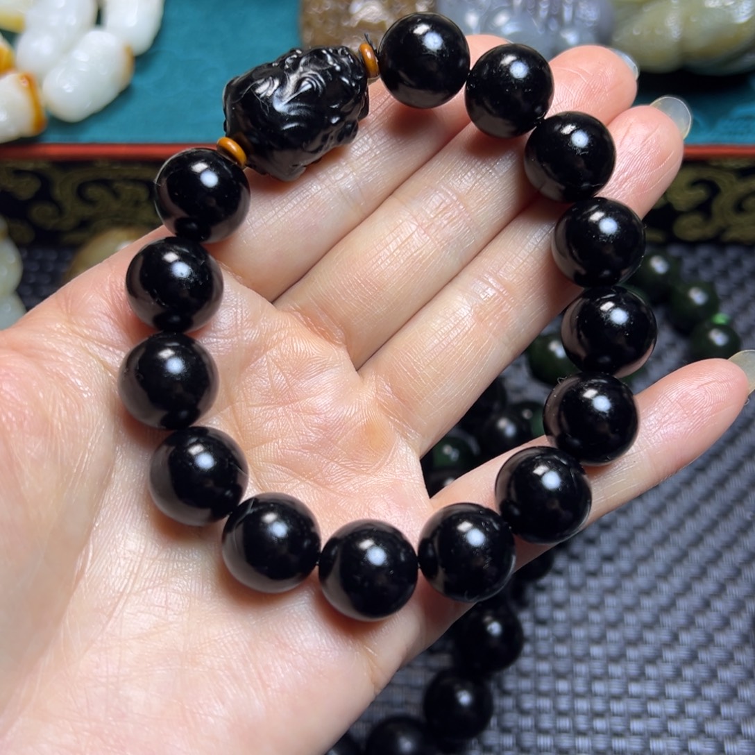 和田玉未镶嵌把件