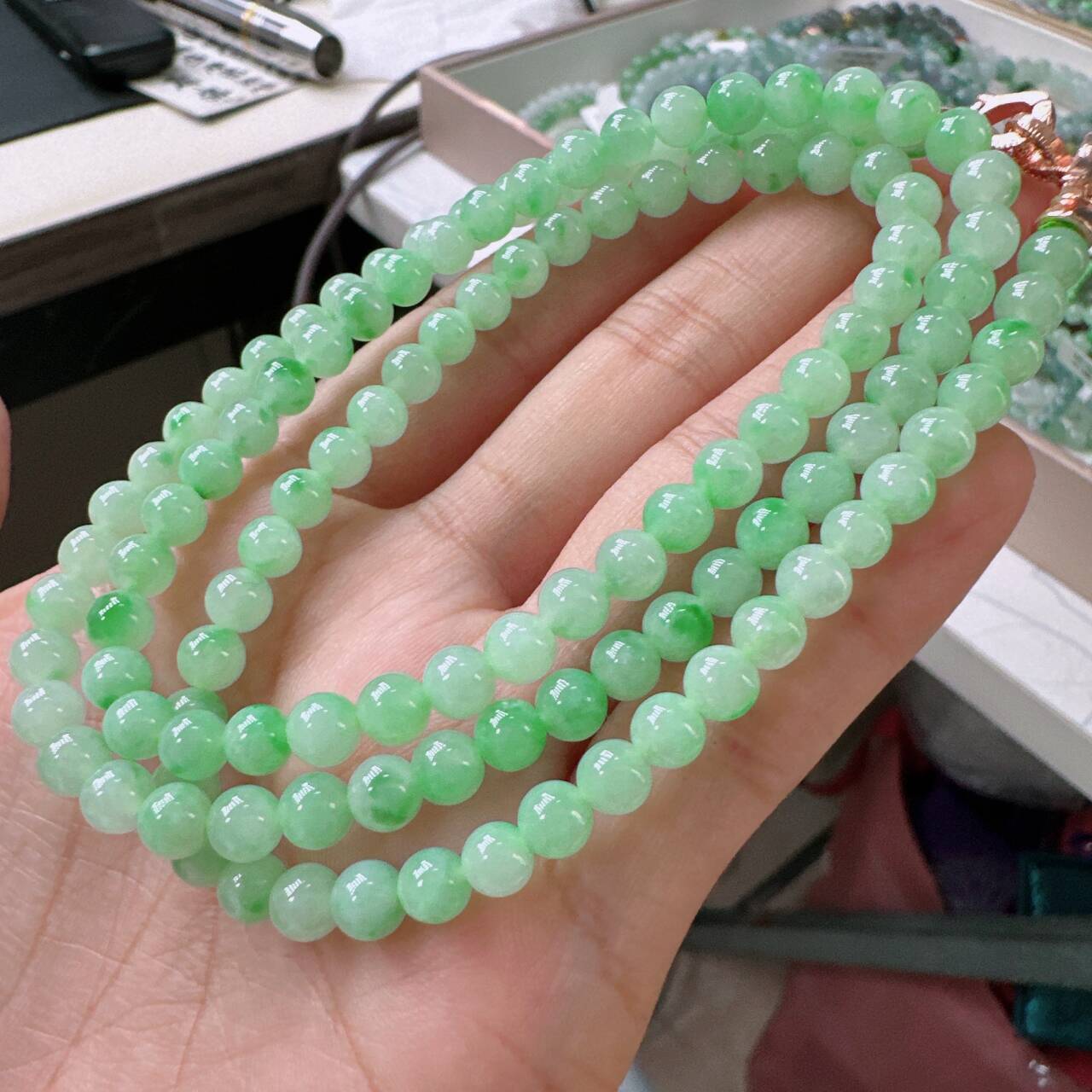 缅甸天然A货翡翠卡5.6mm老坑水润果绿阳绿圆珠女款项链多圈手串