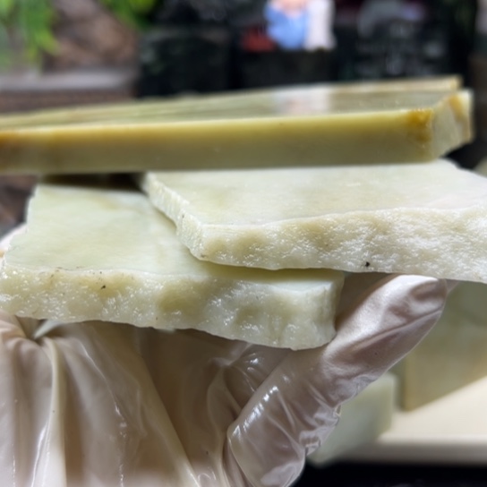 人***湖和田玉（黄玉）未镶嵌颈饰