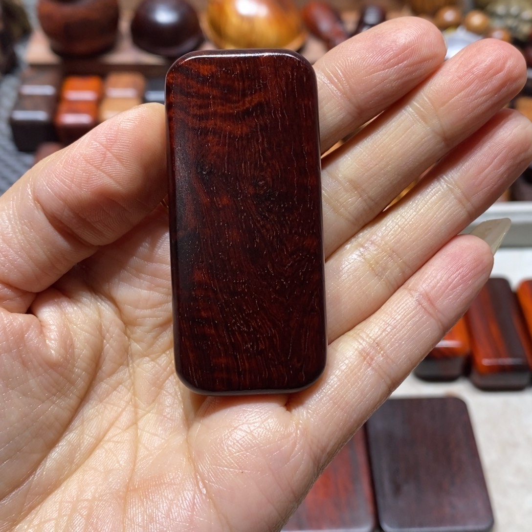 齐***胜檀香紫檀（小叶紫檀）