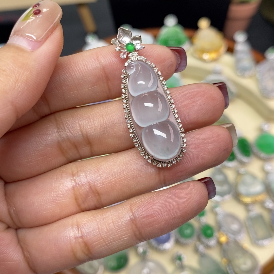 翡翠颈饰18K金镶嵌十*A货翡翠