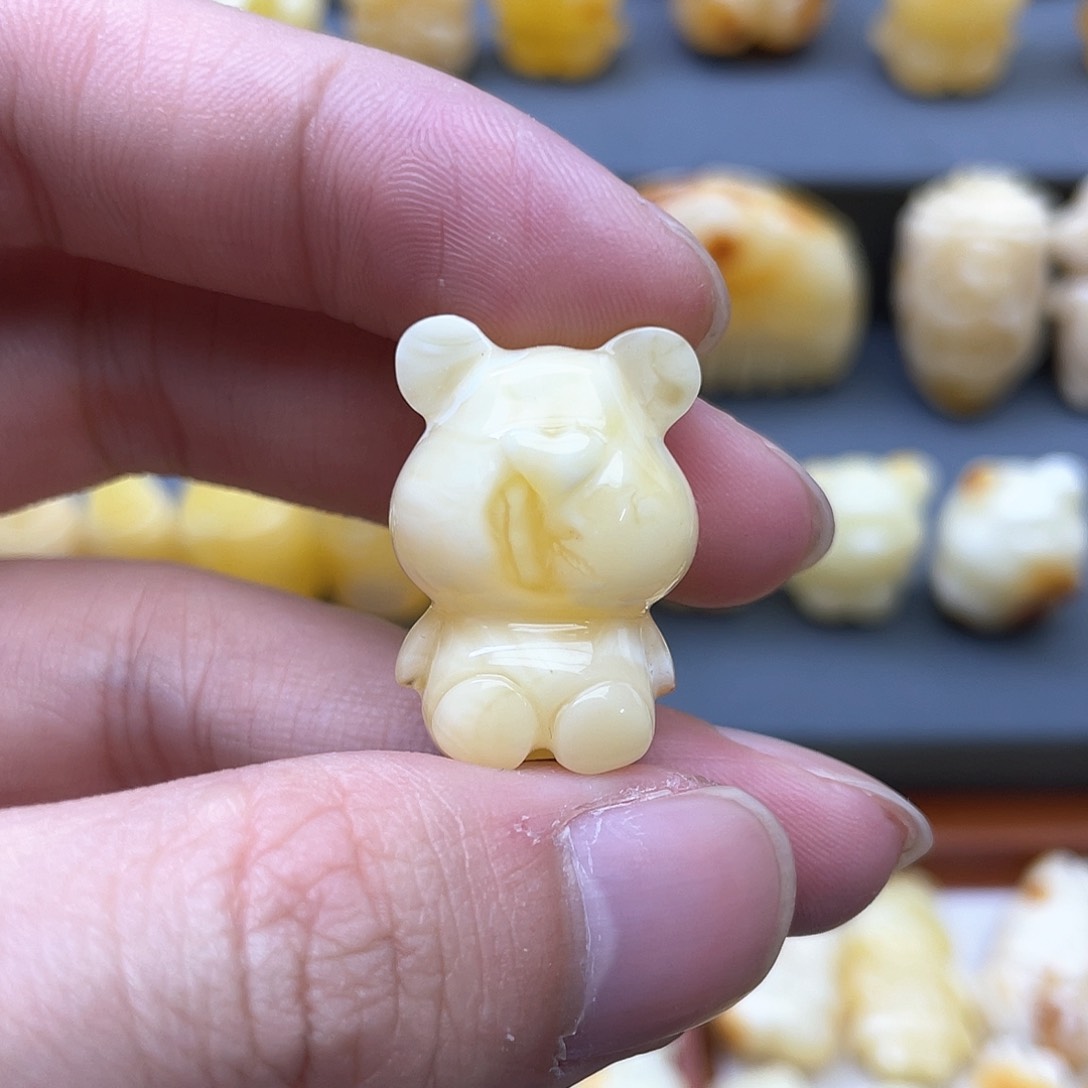 琥珀裸石未镶嵌蜜蜡