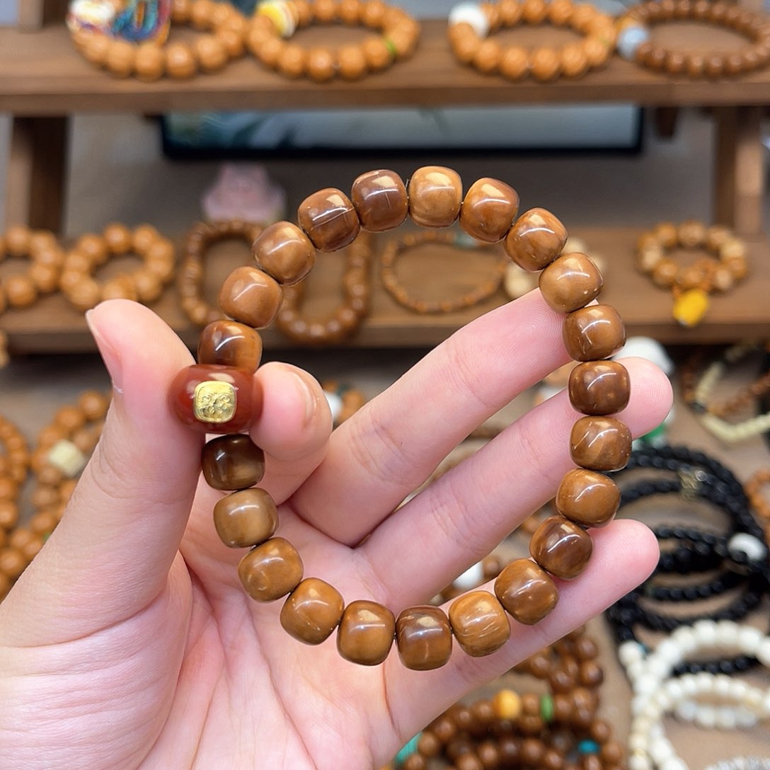 库克手串尛**?搭配红珠子