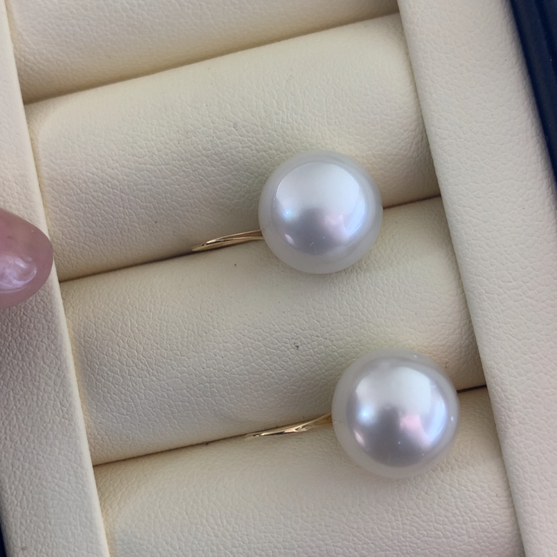 18K金镶嵌海水珍珠耳饰