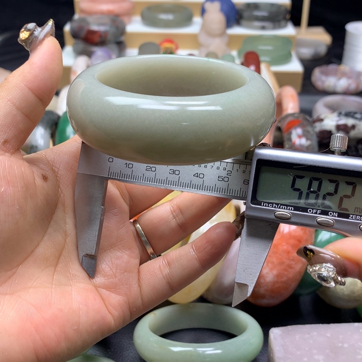 未镶嵌手镯石英质玉