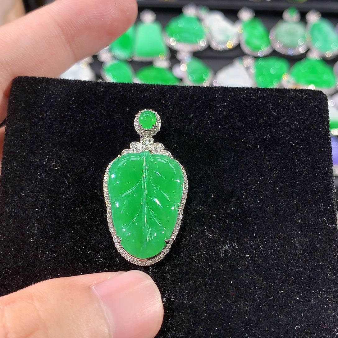 翡翠18K金镶嵌颈饰