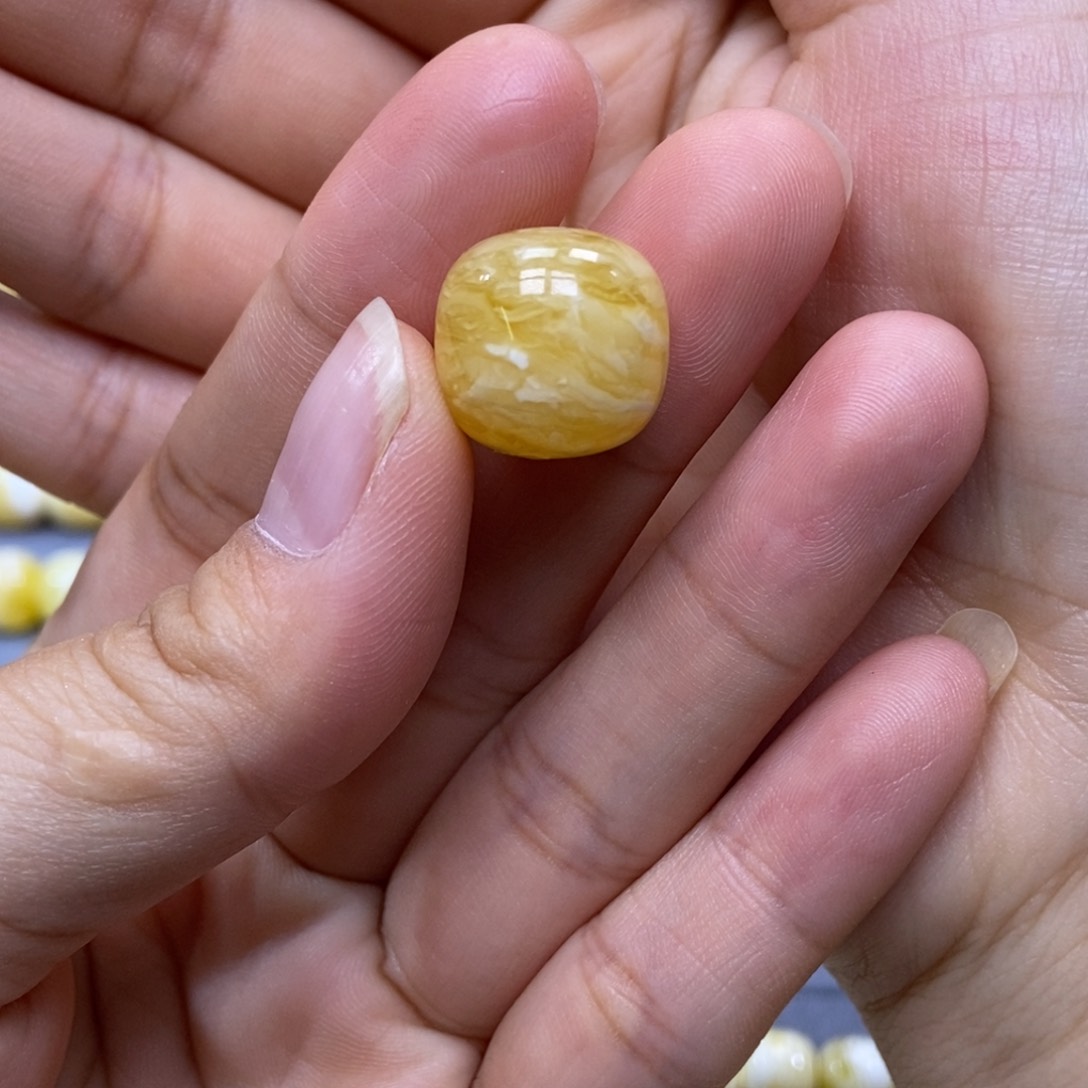 琥珀未镶嵌珠宝奇石15.0