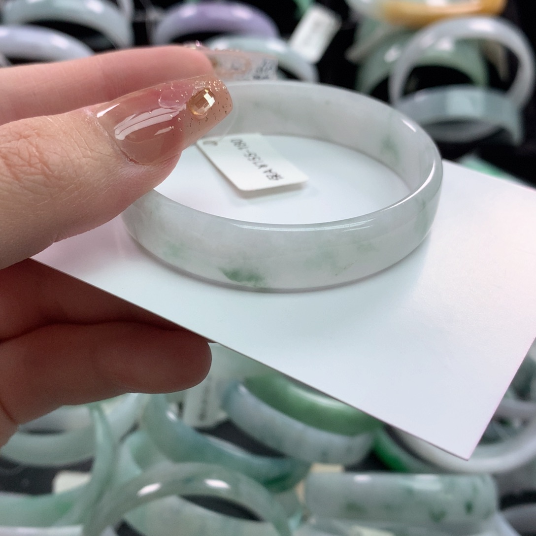 翡翠手镯未镶嵌公主