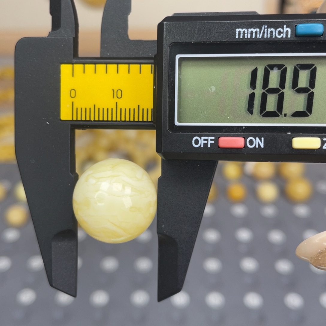 琥珀未镶嵌裸石113