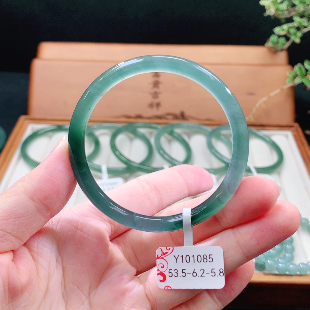 翡翠手镯（圆镯）未镶嵌