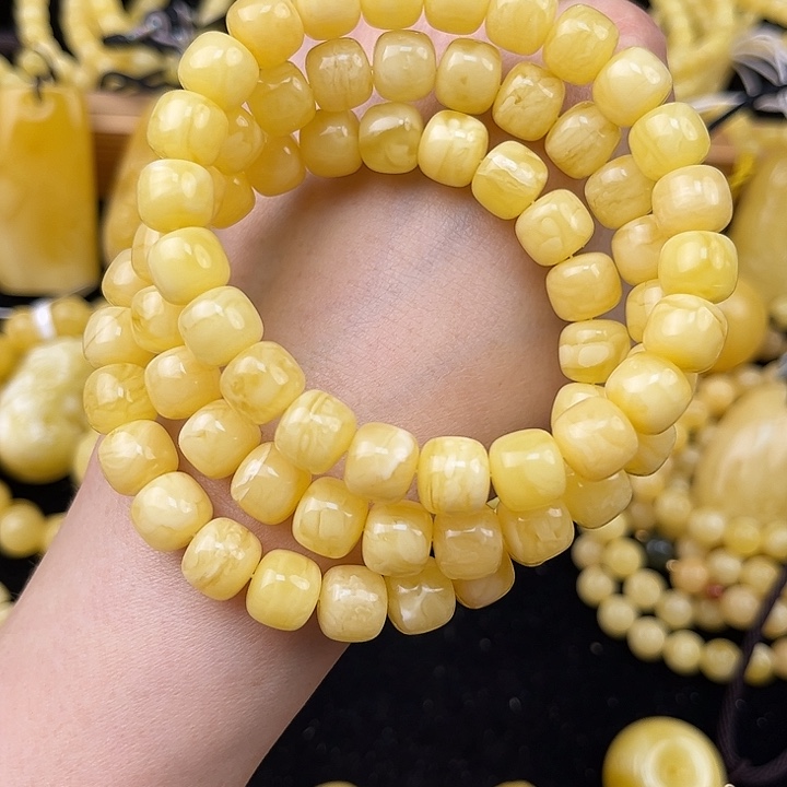 琥珀未镶嵌颈饰琥珀，多样性发其一