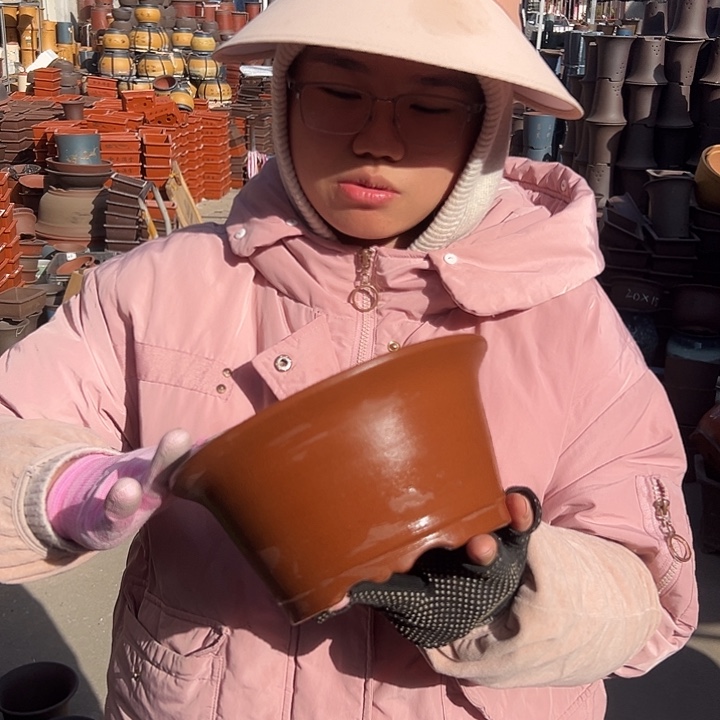 红泥碗大一个花盆花盆花盆
