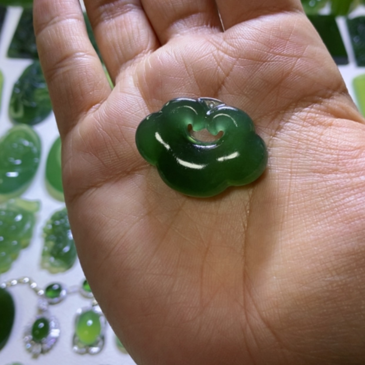 【闪购商品】蛇纹石玉颈饰未镶嵌