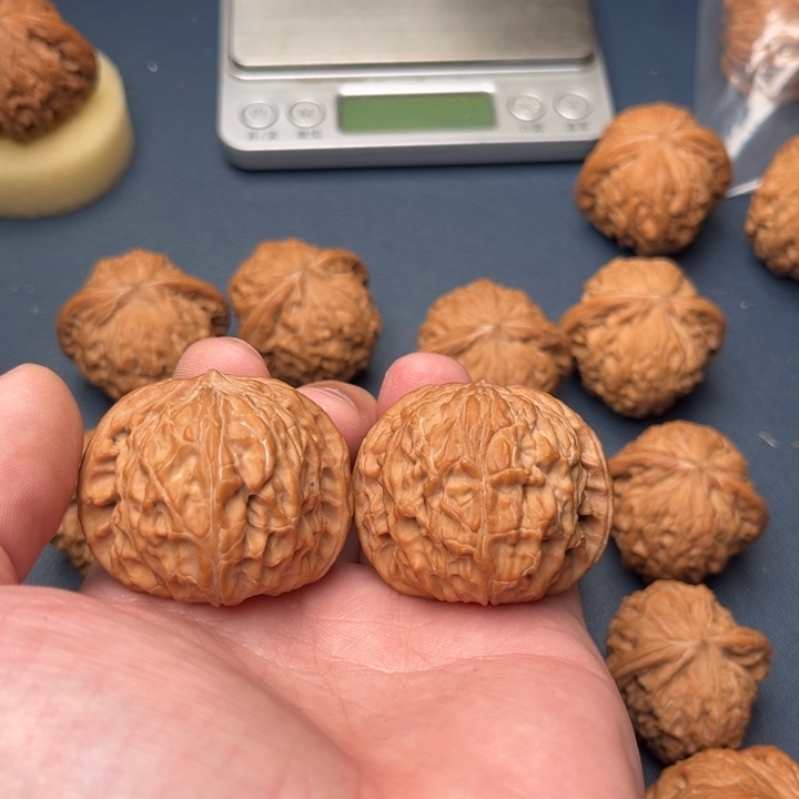 文玩核桃把件?41+磨盘邮费自理