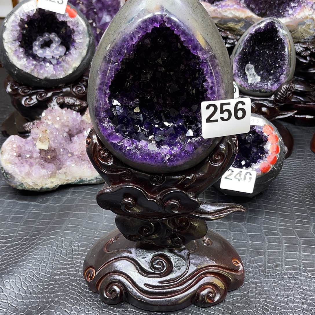 乔***希紫晶未镶嵌大型摆件（非配饰）